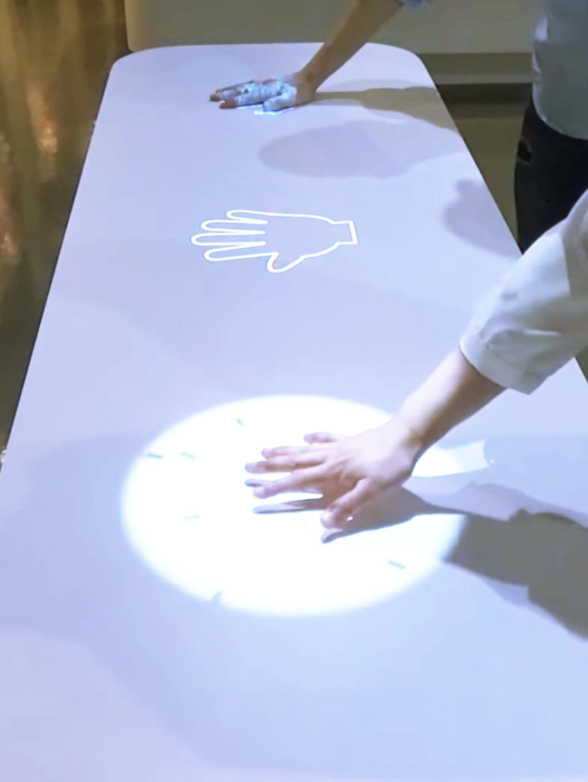 触覚や温度を手で疑似体験